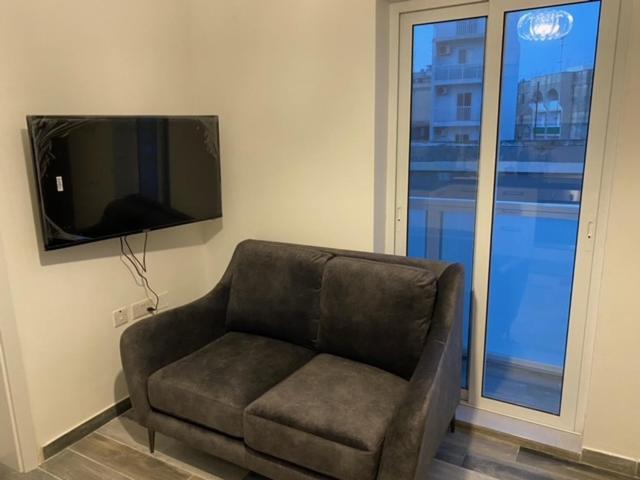 One Beautiful Bedroom Flat In Pieta Экстерьер фото